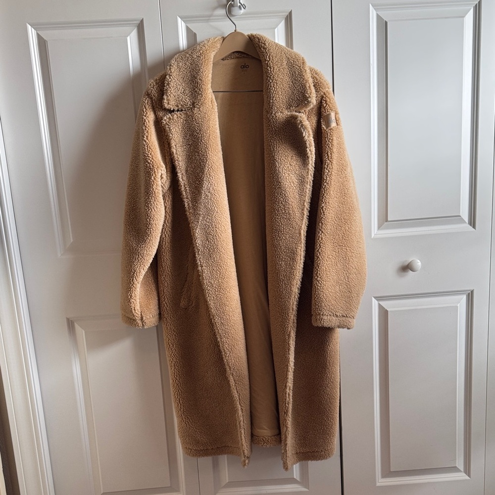 ALO Yoga Women's Teddy Coat in Camel - Picture 5 of 8